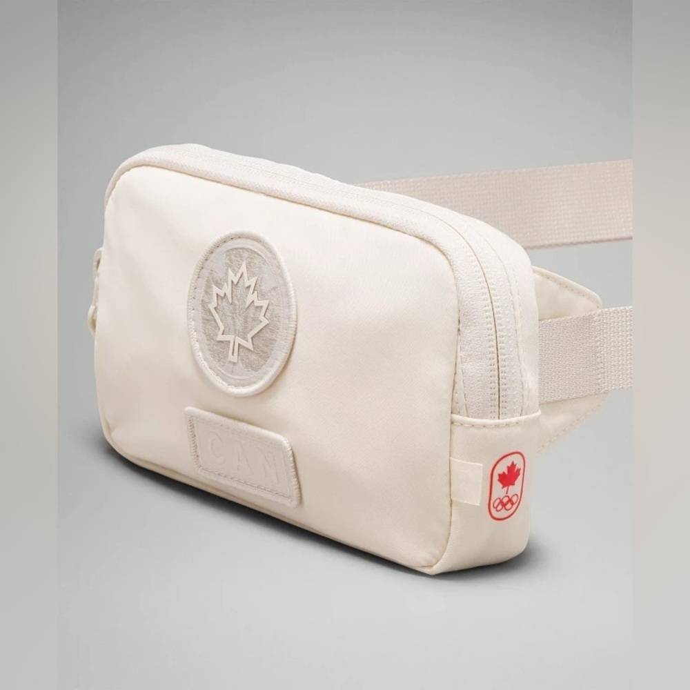 🆕🇨🇦 Lululemon Team Canada Olympic Future Legacy Mini Belt Bag Beech White - Picture 2 of 3